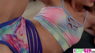 Жижигхэн алхам эгч болон түүний хатуу найз байсан stepbro авах нь гэнэтийн boner нь тэдний хувьд