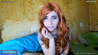 Girl eċċitati quddiem l-iskrin