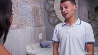 Wenen Zwart Betrapt Haar Buddy Wacking Uit met Haar Moeders Bh!